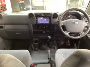 Toyota Land Cruiser 79 4.5D-4D V8 double cab LX - Image 8