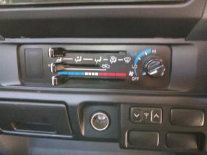 Toyota Land Cruiser 79 4.5D 70TH EDD/C - Image 13