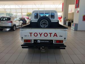 Toyota Land Cruiser 79 4.5D 70TH EDD/C - Image 5