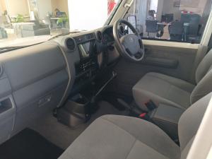 Toyota Land Cruiser 79 4.5D 70TH EDD/C - Image 7