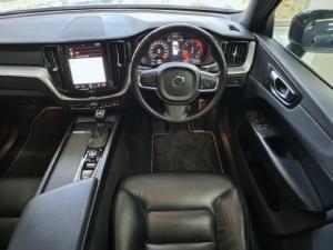 Volvo XC60 D4 AWD Momentum - Image 17