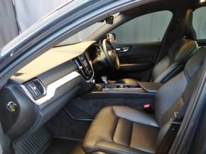 Volvo XC60 D4 AWD Momentum - Image 8
