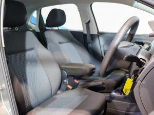 Volkswagen Polo Vivo hatch 1.6 Comfortline auto - Image 25