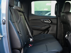 Isuzu D-Max 3.0TD double cab V-Cross 4x4 - Image 13