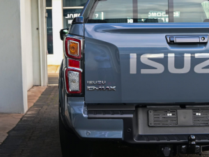 Isuzu D-Max 3.0TD double cab V-Cross 4x4 - Image 14