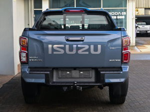 Isuzu D-Max 3.0TD double cab V-Cross 4x4 - Image 16