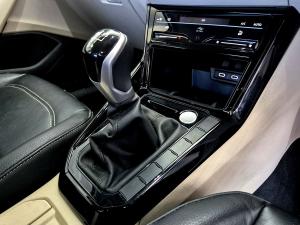 Volkswagen Polo sedan 1.6 Life manual - Image 14