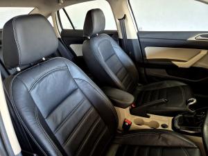 Volkswagen Polo sedan 1.6 Life manual - Image 17
