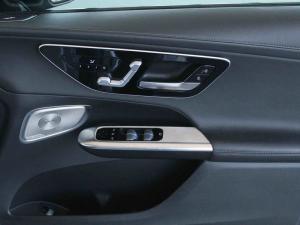 Mercedes-Benz GLC GLC300d 4Matic Avantgarde - Image 17