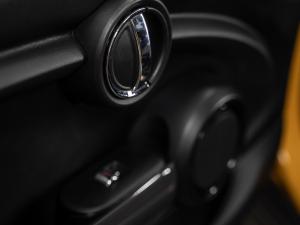 MINI Hatch Cooper Hatch 3-door auto - Image 32