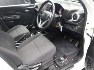 Toyota Vitz 1.0 XR manual - Image 9