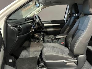 Toyota Hilux 2.4GD-6 Xtra cab Raider manual - Image 15