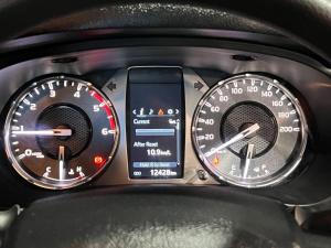 Toyota Hilux 2.4GD-6 Xtra cab Raider manual - Image 8