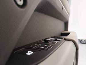 Land Rover Defender 110 P400 X-Dynamic HSE - Image 16