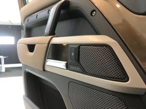 Land Rover Defender 110 D300 X-Dynamic HSE - Image 20