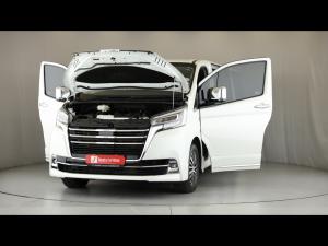 Toyota Quantum 2.8 LWB bus 9-seater VX Premium - Image 13