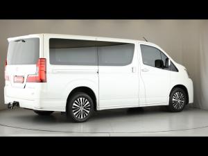 Toyota Quantum 2.8 LWB bus 9-seater VX Premium - Image 2