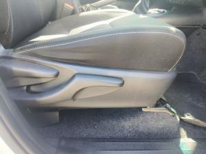 Toyota Hilux 2.4GD-6 double cab 4x4 Raider manual - Image 31