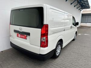 Toyota Quantum 2.8 LWB panel van - Image 2