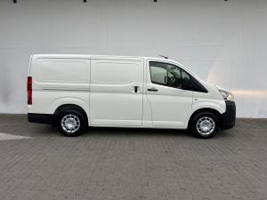 Toyota Quantum 2.8 LWB panel van - Image 3