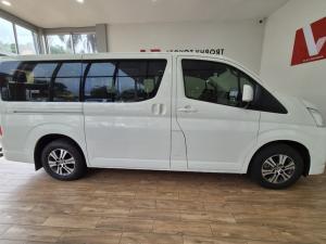 Toyota Quantum 2.8 LWB bus 11-seater GL - Image 4