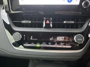 Toyota Corolla 1.8 Hybrid XR - Image 14