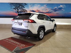 Toyota RAV4 2.0 GX auto - Image 2