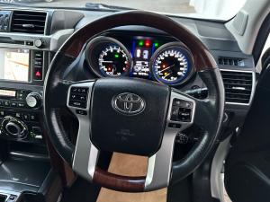 Toyota Land Cruiser Prado 4.0 VX - Image 8