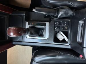 Toyota Land Cruiser Prado 4.0 VX - Image 10