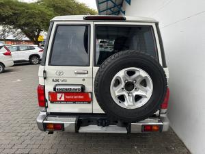Toyota Land Cruiser 76 4.5D-4D V8 station wagon LX - Image 5