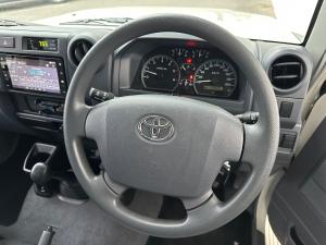 Toyota Land Cruiser 76 4.5D-4D V8 station wagon LX - Image 8
