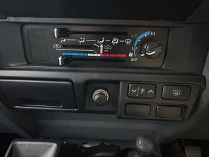Toyota Land Cruiser 76 4.5D-4D V8 station wagon LX - Image 13