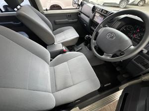Toyota Land Cruiser 76 4.5D-4D V8 station wagon LX - Image 14
