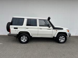 Toyota Land Cruiser 76 4.5D-4D V8 station wagon LX - Image 3