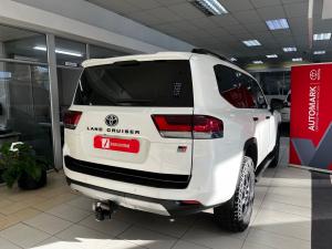 Toyota Land Cruiser 300 3.3D GR-Sport - Image 2