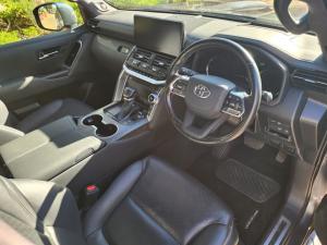 Toyota Land Cruiser 300 3.3D ZX - Image 7