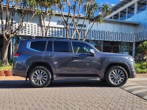 Toyota Land Cruiser 300 3.3D ZX - Image 3