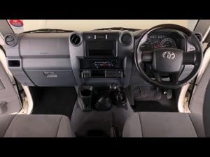 Toyota Land Cruiser 79 4.5D-4D V8 single cab LX - Image 6