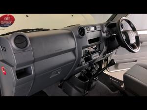 Toyota Land Cruiser 79 4.5D-4D V8 single cab LX - Image 7