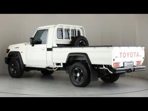 Toyota Land Cruiser 79 4.5D-4D V8 single cab LX - Image 8