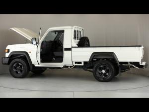 Toyota Land Cruiser 79 4.5D-4D V8 single cab LX - Image 11