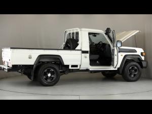 Toyota Land Cruiser 79 4.5D-4D V8 single cab LX - Image 16