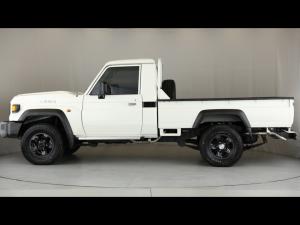 Toyota Land Cruiser 79 4.5D-4D V8 single cab LX - Image 17