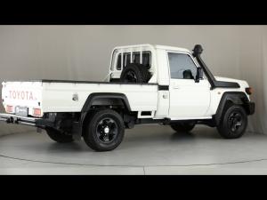 Toyota Land Cruiser 79 4.5D-4D V8 single cab LX - Image 2