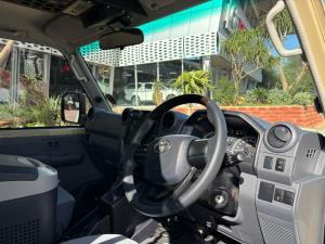 Toyota Land Cruiser 79 2.8GD-6 double cab - Image 7