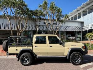 Toyota Land Cruiser 79 2.8GD-6 double cab - Image 3