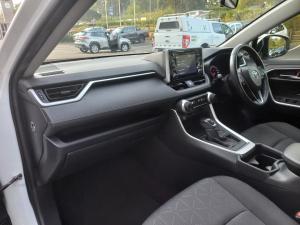 Toyota RAV4 2.0 GX auto - Image 9