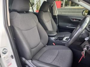 Toyota RAV4 2.0 GX auto - Image 16