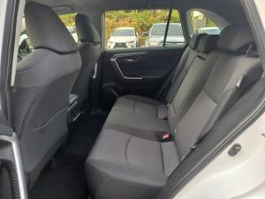 Toyota RAV4 2.0 GX auto - Image 17