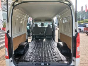 Toyota Quantum 2.8 SLWB panel van - Image 15